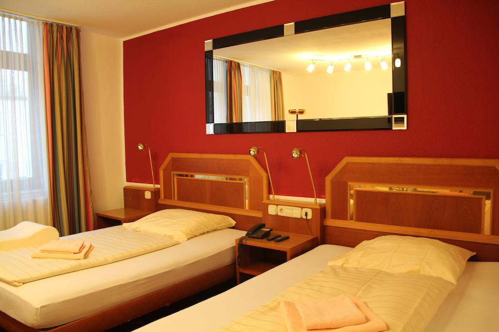 Wali'S Hotel Bielefeld Habitación foto