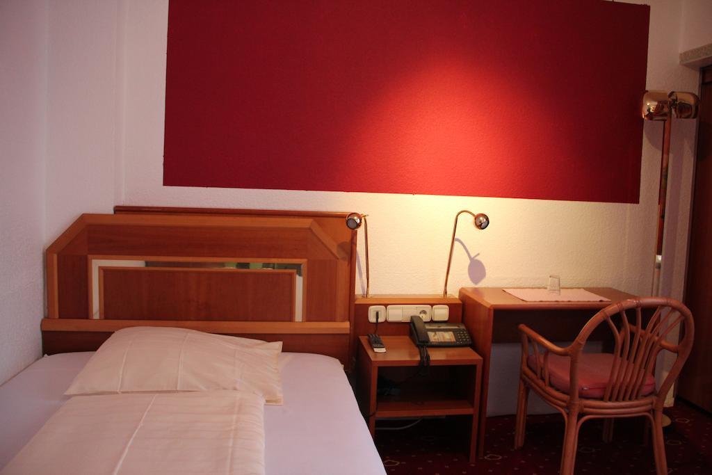 Wali'S Hotel Bielefeld Habitación foto
